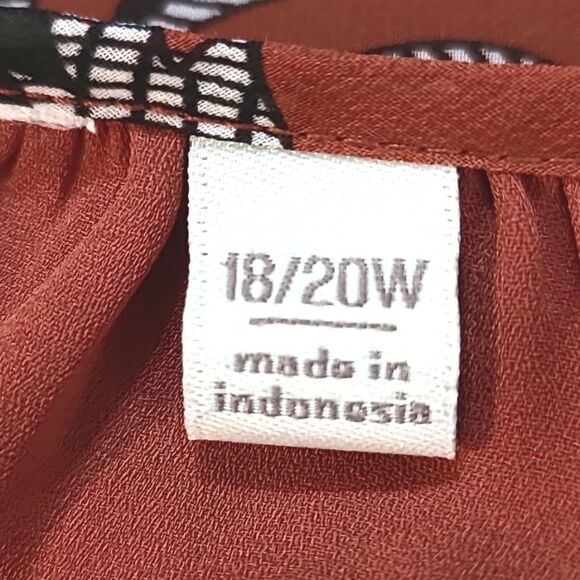 Cato Rust Color Top with Black & White Floral Designs & Bell Sleeves Size 18/20W - Picture 8 of 9